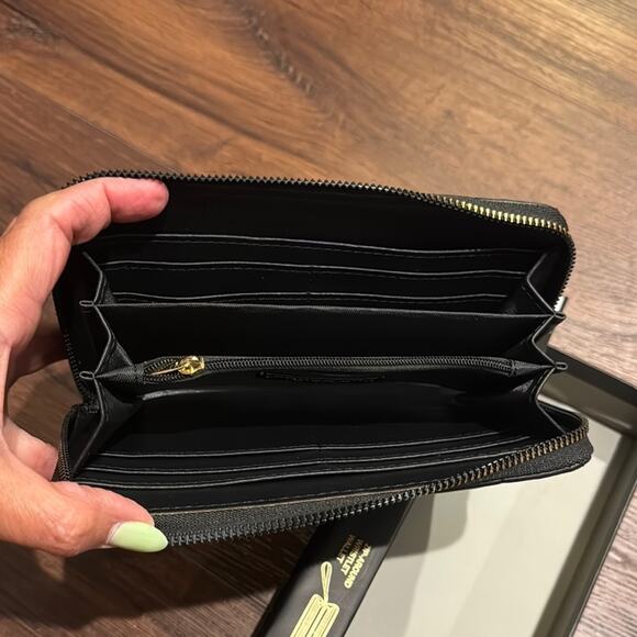 London Fog Zip Around Quilted Wristlet Black Wallet. - Picture 6 of 9